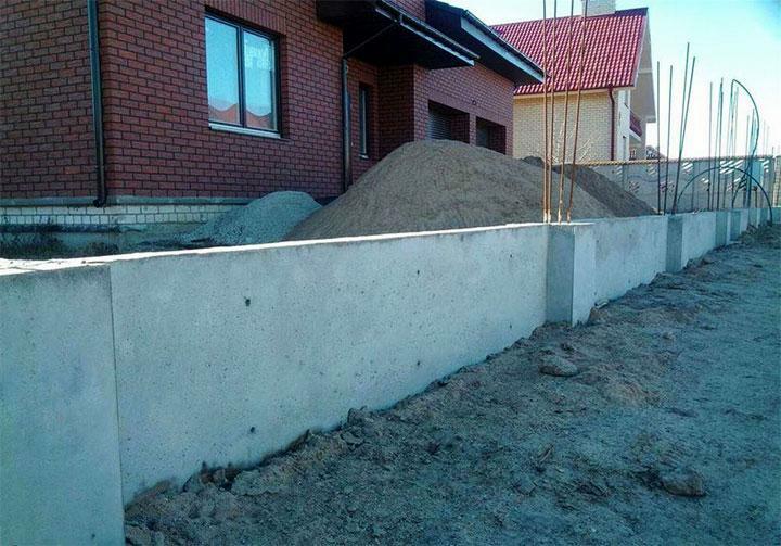 Фото заливки фундамента для забора бетоном